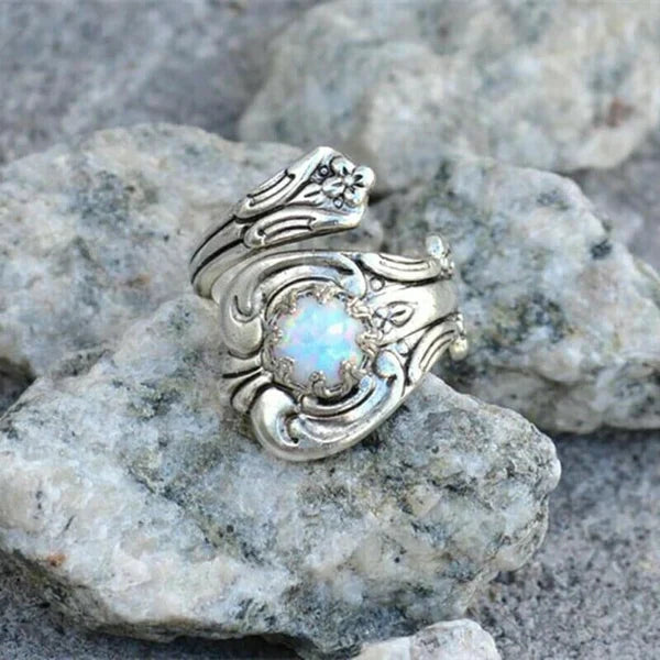 Anillo ajustable elegante con cuchara de ópalo blanco