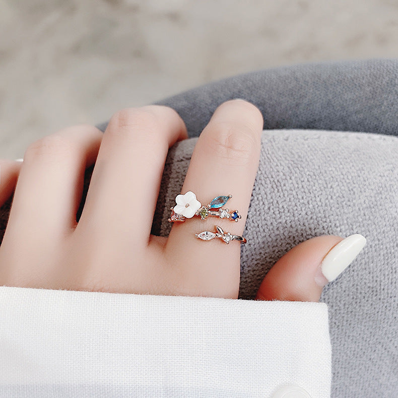 Anillo Ajustable Elegante con Diseño de Flores Silvestres y Piedras Preciosas Doradas Brillantes