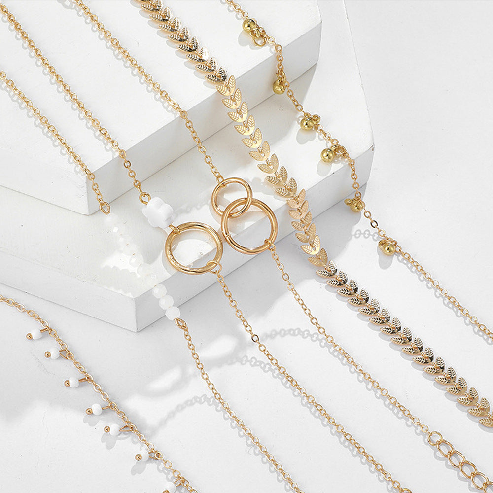 Conjunto de hermosas pulseras boho en oro
