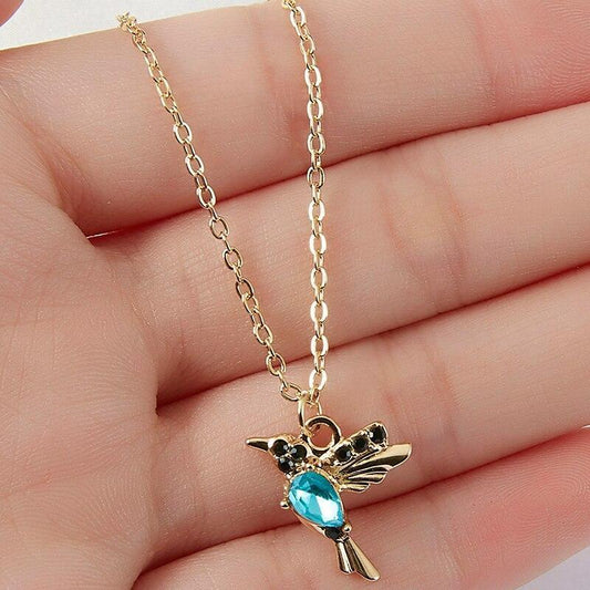 Collar de colibrí colorido con zirconio cúbico brillante y esmalte de alta calidad
