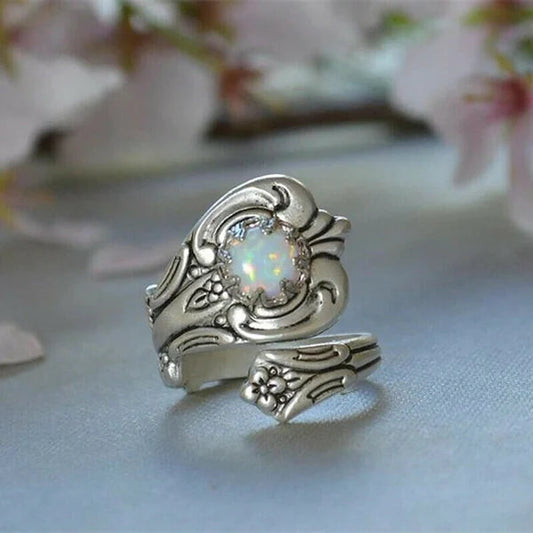 Anillo ajustable elegante con brillante cuchara de ópalo blanco