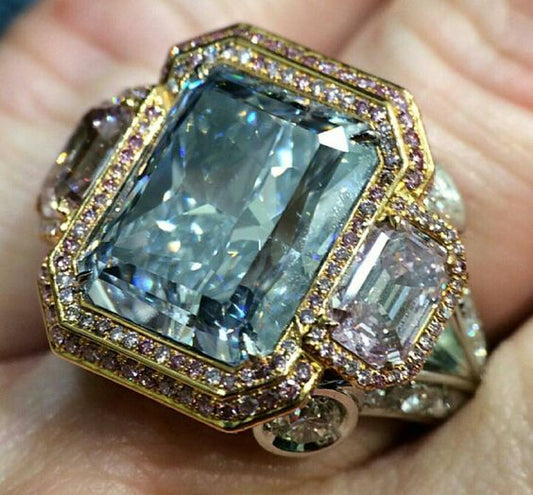 Anillo brillante de vidrio azul radiante