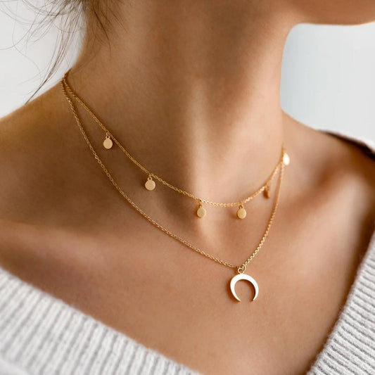 Elegante cadena de luna plateada para un estilo atemporal