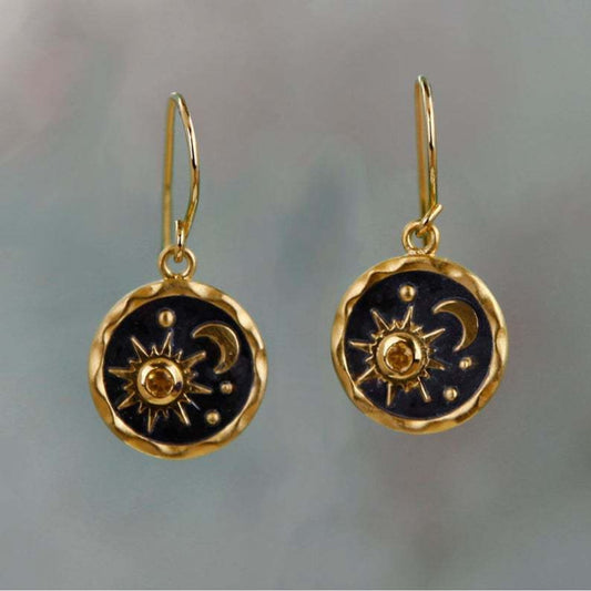 Fascinantes pendientes de sol y luna en elegante oro y plata