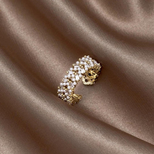 Anillo de oro elegante con perlas ajustables para cualquier ocasión