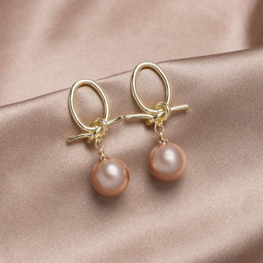 Pendientes elegantes de oro con acentos de perlas