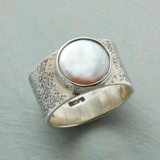 Anillo de plata vintage elegante con brillante perla blanca