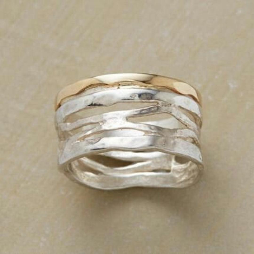 Anillo hueco de oro y plata vintage chic