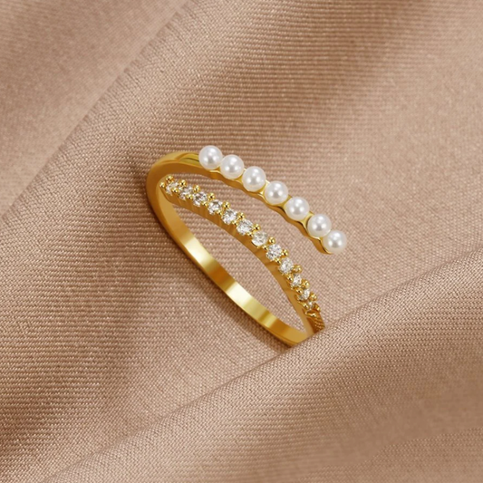 Anillo ajustable elegante con perlas brillantes y zirconias resplandecientes