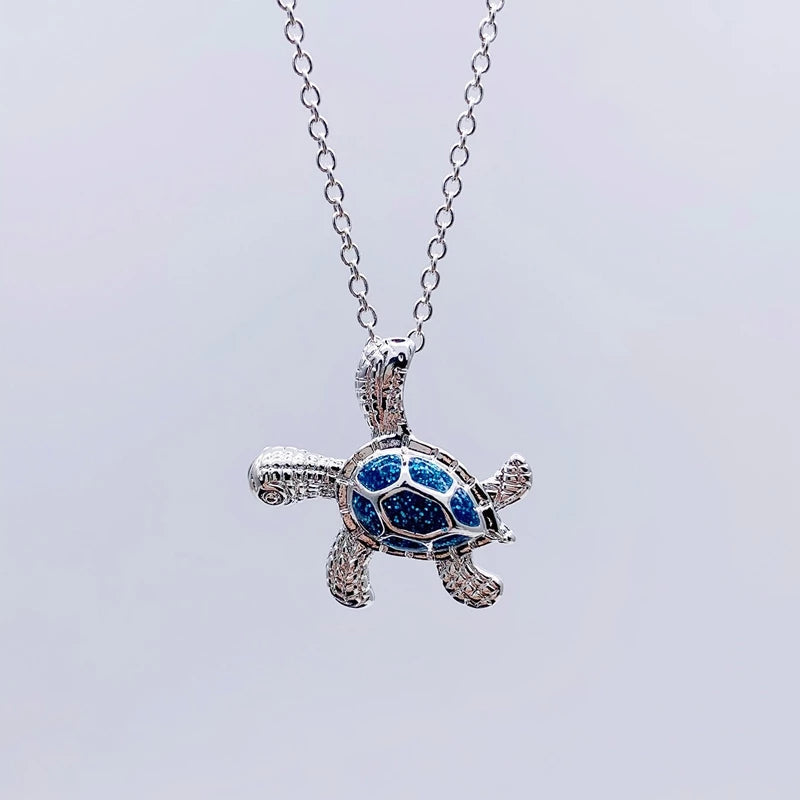 Collar elegante con ópalo azul en diseño de tortuga marina
