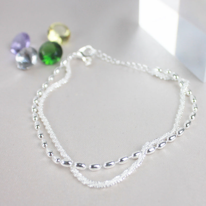 Pulsera de plata elegante con brillantes piedras de circonita