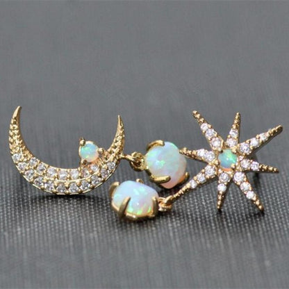 Pendientes brillantes de oro y ópalo con diseño de luna y estrella