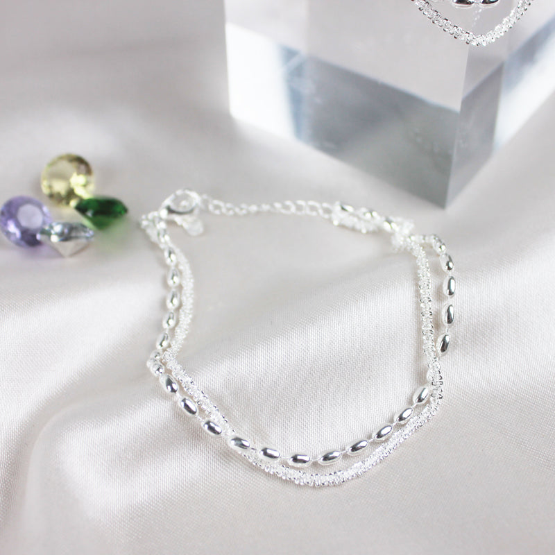 Pulsera de plata elegante con brillantes piedras de circonita