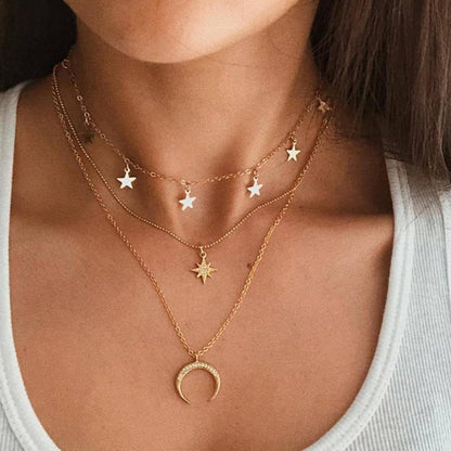 Elegante cadena de luna plateada para un estilo atemporal