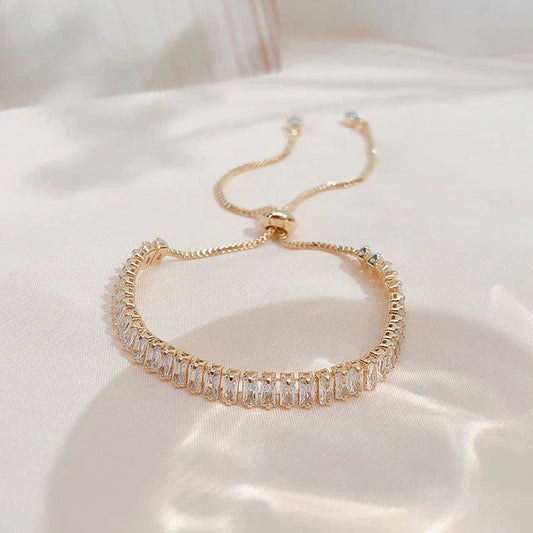 Elegante pulsera ajustable de zirconia cúbica brillante en elegante oro y plata
