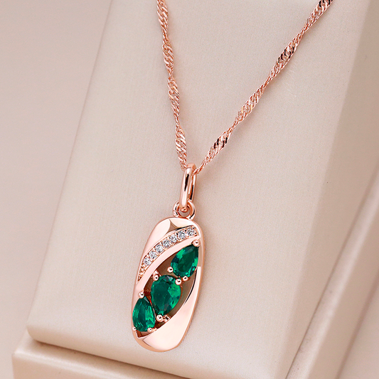Collar de oro elegante con brillante cristal verde