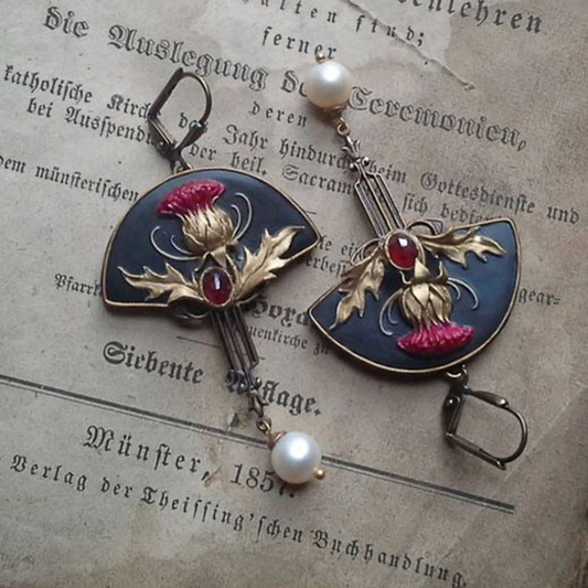 Pendientes Boho elegantes con perlas brillantes y un resplandeciente cristal rojo