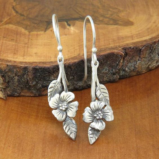 Elegantes Pendientes de Rosa de Plata Vintage - ¡Un accesorio atemporal para cualquier ocasión!