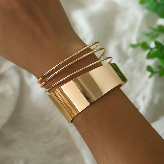 Brazalete vintage elegante en dorado brillante