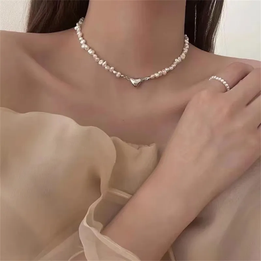 Cadena de plata con forma de corazón elegante para un look sofisticado