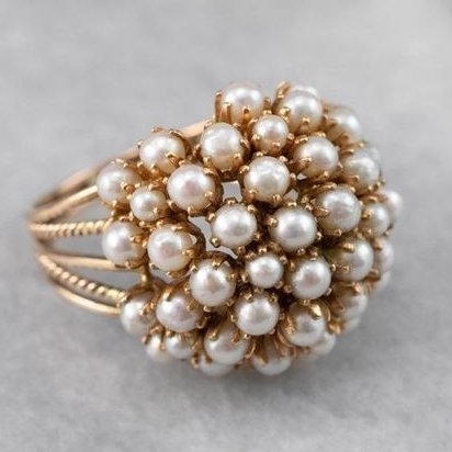 Anillo elegante con brillantes acentos de perlas