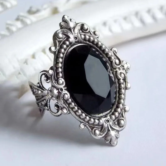 Anillo boho elegante con piedra negra y aro de plata