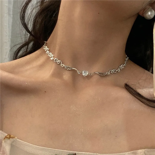 Collar de zirconia en forma de corazón brillante para un toque de elegancia