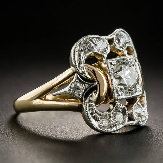 Anillo de oro vintage atemporal con acentos de zircón brillantes