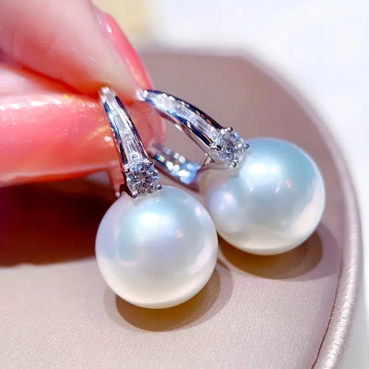 Pendientes de perlas plateadas glamorosos para un toque de elegancia