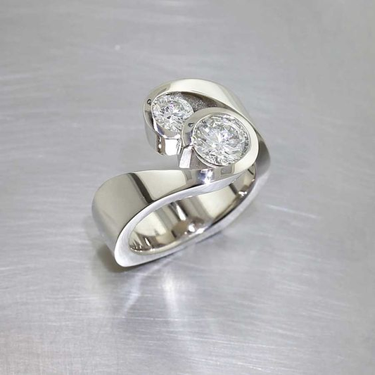 Anillo Abierto Elegante de Plata Vintage con Zirconias Brillantes