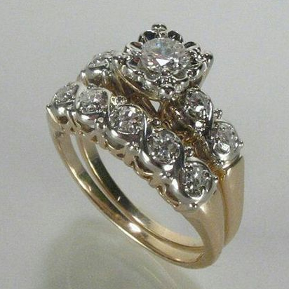 Anillo vintage glamuroso con brillo resplandeciente